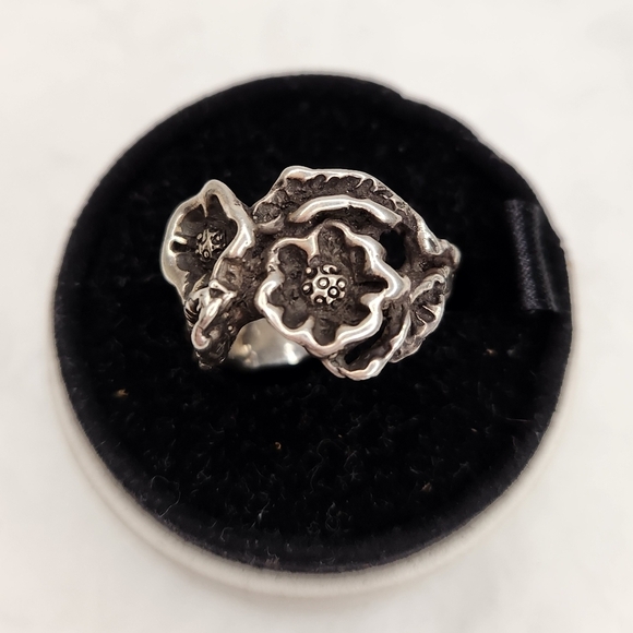 Large Silver Floral Statement Ring - Picture 1 of 10